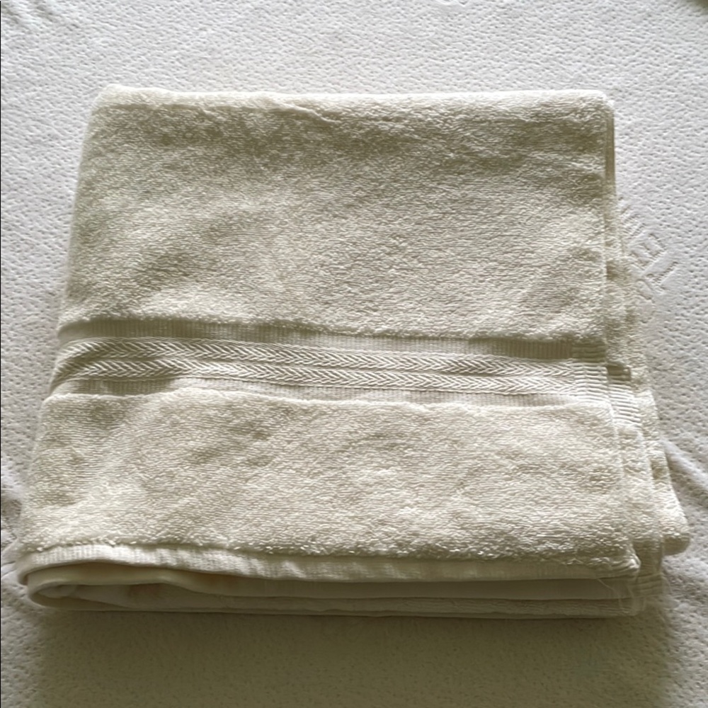 Luxury Cream Bath Towel